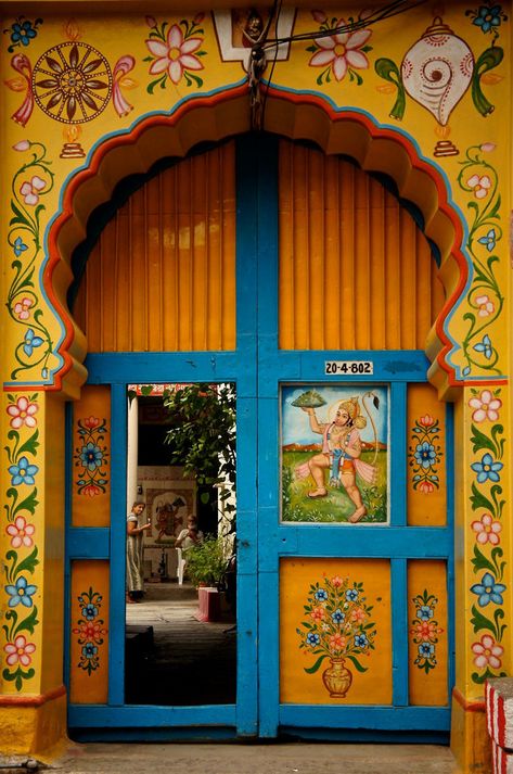 Chudi Bazaar Hyderabad Indian Doors, When One Door Closes, Cool Doors, Door Gate, Old Doors, Unique Doors, Andhra Pradesh, Beautiful Doors, Door Color