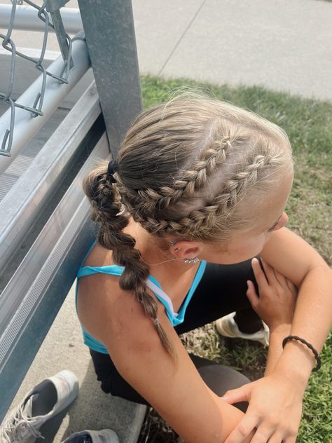 Game Day Hairstyles Low Ponytail, Super Bowl Hairstyles Kids, Cool Game Day Hairstyles, Braided Hairstyles Softball, Softball Short Hairstyles, Hair Updos For Sports, Short Hairstyles For Softball, Dutch Braid Cheer Hair, Cute Braided Up Hairstyles