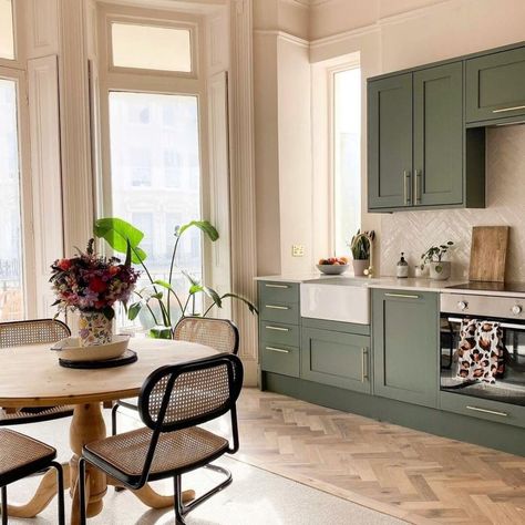 Modern Shaker Style Kitchens, Modern Shaker Kitchen, Green Kitchen Island, Victorian Renovation, Colourful Kitchen, Shaker Style Kitchens, Kitchen Units, Kitchen Fittings, Green Kitchen