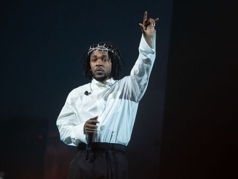 The Story Behind Kendrick Lamar’s Crown of (Tiffany & Co.) Thorns Kendrick Lamar Crown, Rolling Loud Miami, King Kendrick, Pyramid Stage, Kung Fu Kenny, Custom Crown, Rap Aesthetic, Crown Of Thorns, Kendrick Lamar