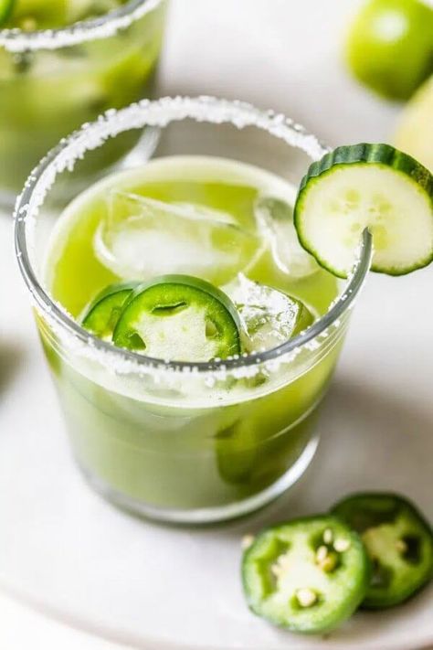 Cucumber Jalapeno Margarita, Jalapeno Margarita Recipe, Spicy Margarita Recipe, Cucumber Margarita, Margarita Ingredients, Jalapeno Margarita, Cucumber Juice, Spicy Margarita, Summertime Drinks