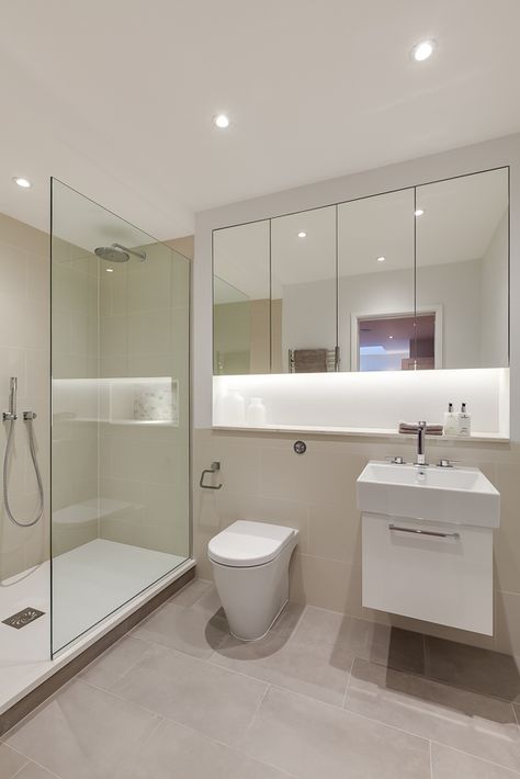 Queen's Mews, Notting Hill | Tessuto Interiors Recessed Sink Bathroom, Toilet Next To Vanity, Recessed Bathroom Mirror, Recessed Shelf, Wide Mirror, Mini Bad, Bathroom Mirror With Shelf, Gray Floor, Window In Shower