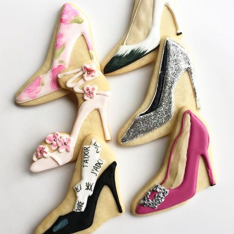 High Heel Cookies, Modern Tea Party, Shoe Cookies, Bridal Cookies, Flooding Cookies, Pastry Design, Cookie Decorating Party, Sugar Cookie Royal Icing, Many Shoes