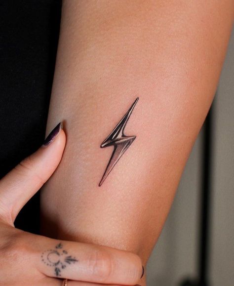 Lightning Bolt Tattoos, Spark Tattoo, Zeus Lightning Bolt, Lightning Bolt Tattoo, Bolt Tattoo, Tattoos Instagram, Western Tattoos, Clever Tattoos, Arm Tattoos For Guys