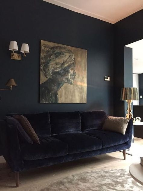 Living Room Colour Schemes, Grey Couch Living Room, Dark Living Rooms, Interior Design Per La Casa, Living Room Color Schemes, Trendy Living Rooms, Dark Walls, Room Color Schemes, Dark Interiors