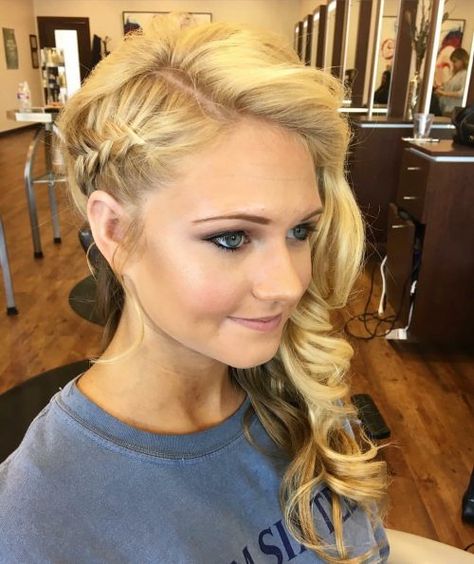 Side Swoop Hairstyle, Swept Hairstyles, Side Swoop, Bridesmaid Hair Side, Hairstyles Reference, Side Curls, Prom Hair Medium, Side Swept Curls, Side Swept Hairstyles