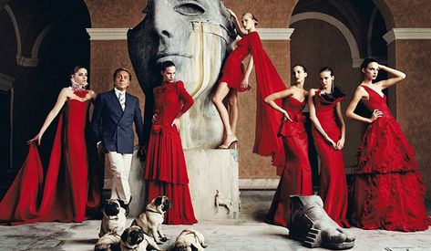 Valentino, red V, Igor Mitoraj. Nineties. #valentino #igormitoraj #mitoraj #fashion #glamour #catwalk #redvalentino #sculpture #interiors #nineties Valentino Bridal, Fashion History Timeline, Fashion Documentaries, Last Emperor, Valentino Gowns, Golden Goddess, Movie Fashion, Elle Fanning, Red Valentino