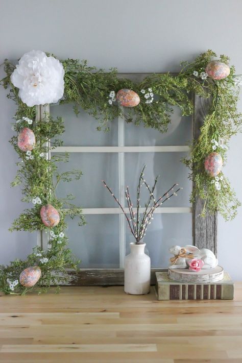 Outdoor Easter Decor, Easter Photo Backdrop, Easter Tree Diy, Easter Porch Decor, Egg Garland, Easter Egg Garland, Easter Decor Ideas, Diy Decoupage, Diy Tree Decor