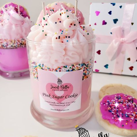 Pink Whipped Cream, Lilin Aroma, Candy Candle, Diy Candles Homemade, Săpunuri Handmade, Candle Obsession, Homemade Scented Candles, Soya Mumu, Sweet Candles