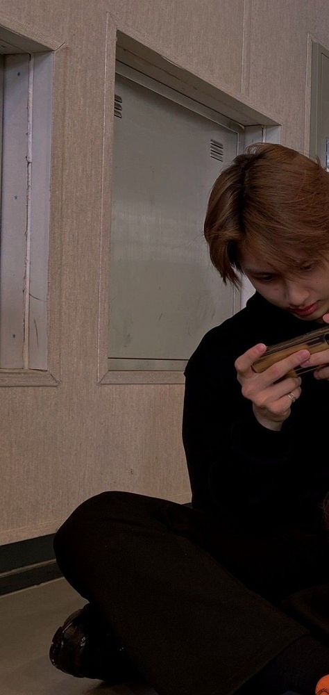 Junhui Bf Material, Seventeen Shifting, Junhui Mirror Selfie, Jun Aesthetic Seventeen, Jun Svt Boyfriend Material Wallpaper, Jun Boyfriend Material Seventeen, Jun Boyfriend Material Wallpaper, Jun Bf Material, Junhui Boyfriend Material Wallpaper