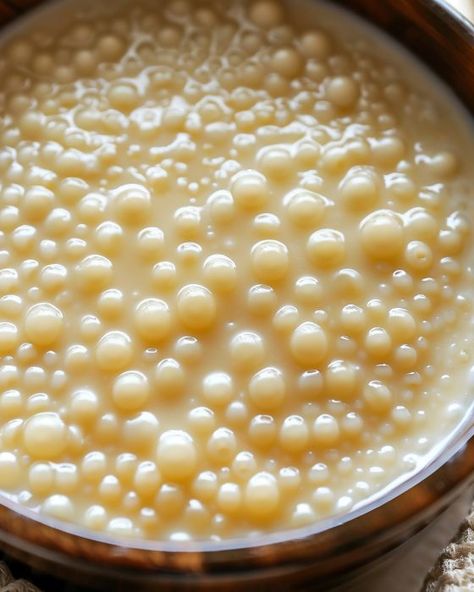 Learnt this from my nana and it's still my fave today! Crock Pot Tapioca Pudding Recipe, Slow Cooker Tapioca Pudding, Rice Pudding Recipe Easy, Pudding Recipes Homemade, Easy Pudding Recipes, Baked Rice Pudding, Bread Pudding Easy, Tapioca Pudding, Easy Puddings