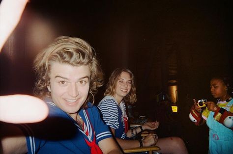 Joe Keery Maya Hawke, Priah Ferguson, Maya Hawke, Joe Keery, Stranger Things Season, Stranger Things Netflix, Season 3, Stranger Things, Behind The Scenes