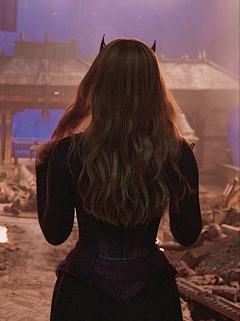 Uk Icon, Scarlet Witch Costume, Olsen Scarlet Witch, Наташа Romanoff, The Scarlet Witch, Elizabeth Olsen Scarlet Witch, Scarlet Witch Marvel, Scarlett Witch, Wanda And Vision