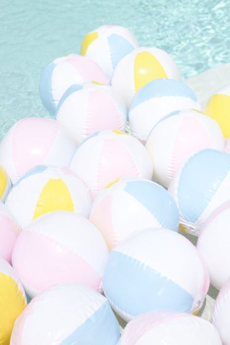 Beach ball themed party with a pool full of beach balls - https://www.arinsolangeathome.com #beachballs #poolparty #birthdayparty Beach Balls In Pool, Beach Ball Aesthetic, Pastel Beach Party, Beach Ball Birthday Party, Pool Barbie, Beach Party Aesthetic, Waterslide Party, Beach Ball Birthday, Beach Ball Party