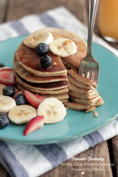 freezer friendly whole grain banana pancakes in blender Einkorn Pancakes, Freeze Breakfast, Whole Grain Pancakes, Einkorn Recipes, Whole Wheat Pancakes, Flours Banana Bread, Wheat Pancakes, Freezer Friendly Meals, Einkorn Flour