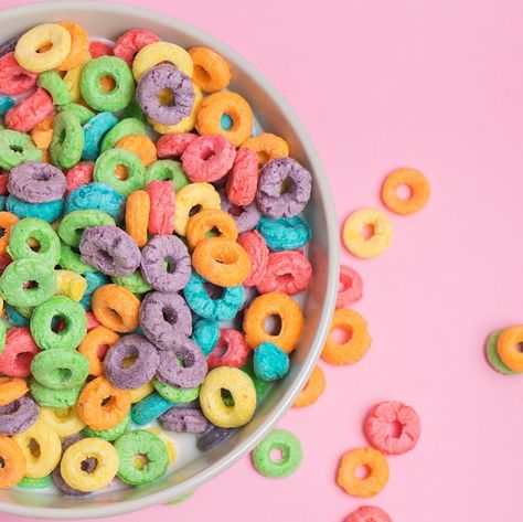 Colorful Packaging, Kids Cereal, Healthy Cereal, Healthy Swaps, Bowl Of Cereal, High Sugar, Fruit Loops, Food Additives, Food Dye