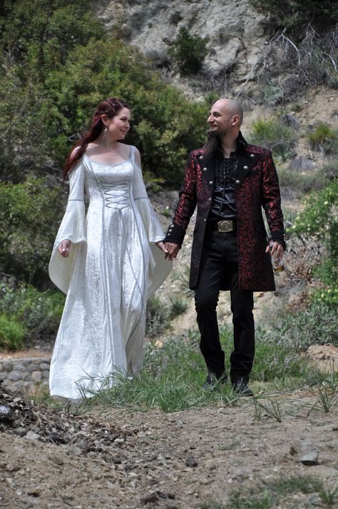 The groom's outfit is gorgeous! Elvish Wedding Dress, Pagan Wedding Dresses, Elvish Dress, Medieval Wedding Theme, Celtic Wedding Dress, Elvish Wedding, Game Of Thrones Dress, Medieval Wedding Dress, Celtic Dress