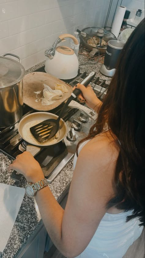 Cooking aesthetic #cooking #baking #aesthetic #pinterest #watch #gold #jewelry #outfits #crepes #future #womanslook #aestheticstyle #vsco Cooking Skills Aesthetic, Cooking Mom Aesthetic, Girl Cooking Aesthetic, Pinterest Watch, Aesthetic Cooking, Baking Aesthetic, Cooking Aesthetic, Super Photo, Dream Woman