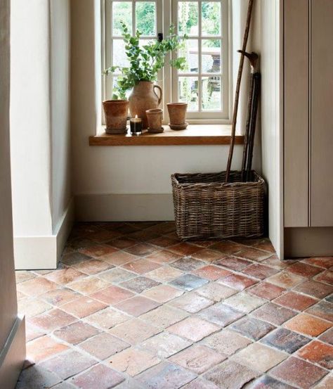 French Terracotta, Casa Hobbit, Terracotta Floor, Casa Country, Terracotta Tiles, On The Floor, Home Fashion, Kitchen Flooring, The Floor