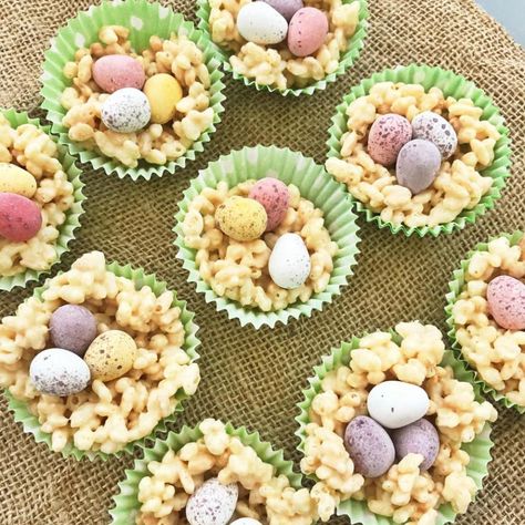 Kids go cuckoo for these Mini Egg nests Chocolate Rice Krispie Cakes, Chocolate Nests, Chocolate Rice Krispies, Egg Nest, Baking Chocolate, No Egg Cookies, Mini Egg, Easter Baking, Easter Cupcakes