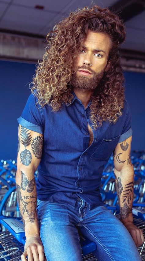 Mens Long Curly Hair, Curly Hair For Men, Men With Curly Hair, Hair For Men, Great Haircuts, Cool Hairstyles For Men, Mens Style Guide, Trending Hairstyles, Curly Hair Men