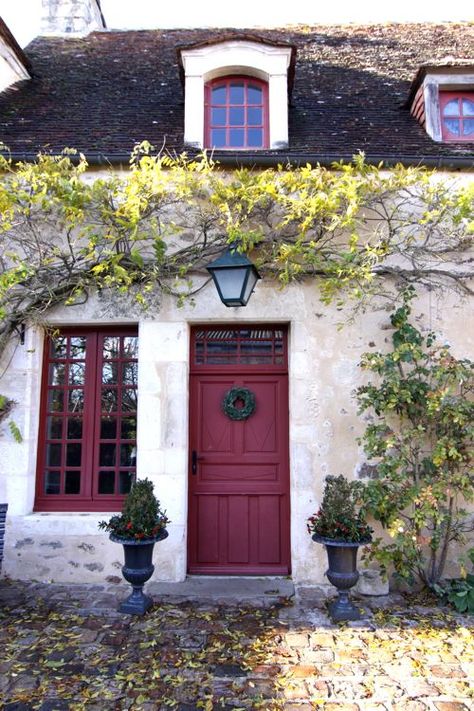 Plum Cottage, Country Front Door, Cottage Front Doors, Farmhouse Entry, Trendy Door, Red Front Door, Front Doors With Windows, Front Door Colors, Front Door Design