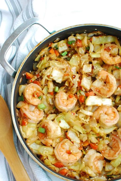 Shrimp Egg Roll in a Bowl - Snacking in Sneakers Sweet Red Chili Sauce, Shrimp Egg Rolls, Eggroll In A Bowl, Egg Roll In A Bowl, Shrimp Recipes Healthy, Healthy Shrimp, Egg Roll Recipes, Salad Recipes For Dinner, Shrimp Dishes