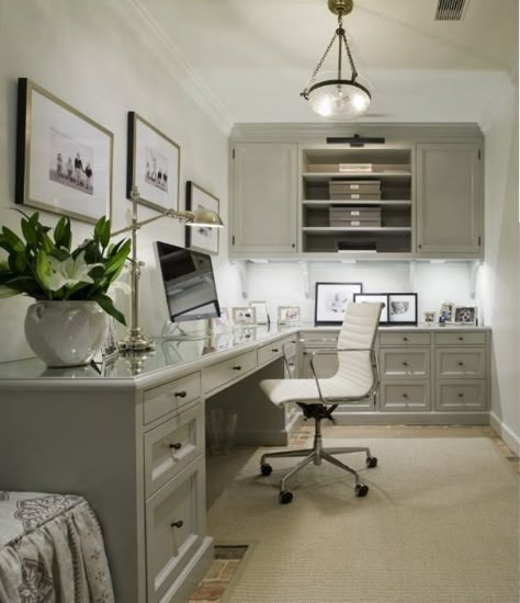 Love this! Grey and cream office! Eames Office Chair, Basement Office, Eames Office, Home Office Inspiration, Corner Office, Real Estat, Office Nook, Dream Office, Office Suite