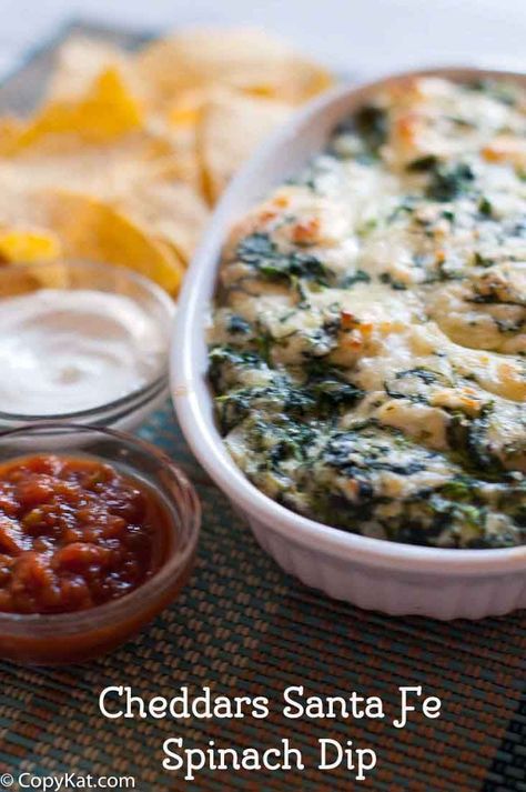 Make Cheddars Santa Fe Spinach Dip, this recipe is so easy, and so tasty.  Enjoy this copycat recipe tonight. Cheddars Spinach Dip, Best Spinach Dip, Chips Dip, Chips Salsa, Spinach Dip Recipe, Cheesecake Dip, Copykat Recipes, Cheese Appetizers, Spinach Dip