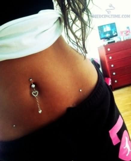 100+ Hip Piercing Jewelry Pictures and Information Guide cool                                                                                                                                                                                 More Hip Piercings, Hip Piercing, Cool Piercings, Dermal Piercing, Cute Piercings, Navel Piercing, Belly Piercing, Belly Button Piercing, Body Piercings