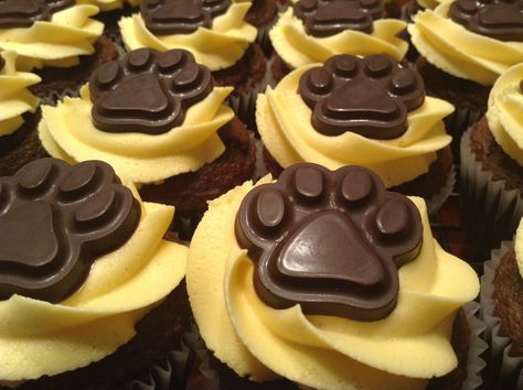 Paw cupcakes Paw Cupcakes, Chocolate Toppers, Cupcake Display Stand, 9 Birthday, Animal Cupcakes, Cupcake Display, Love Cupcakes, Love Cake, Dog Paw