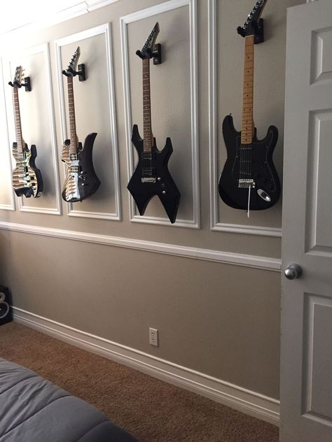 Guitar Room Aesthetic, Guitar Display Wall, Casa Rock, Office Music Room, Music Room Office, Band Rooms, Office Wall Colors, Room Decor Music, Music Room Design