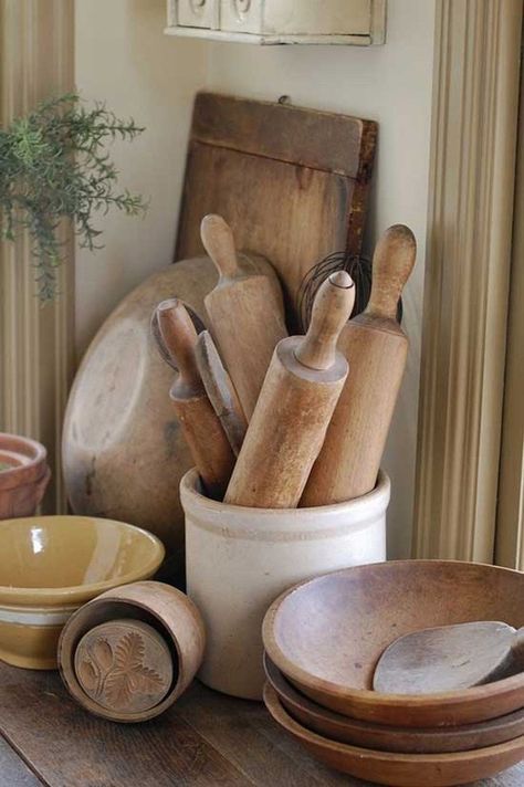 Farmhouse Kitchen Shelves, French Country Kitchen Designs, Country Kitchen Designs, French Country Kitchens, Tuscan Kitchen, Interior Vintage, Kitchen Display, Primitive Kitchen, French Country Kitchen