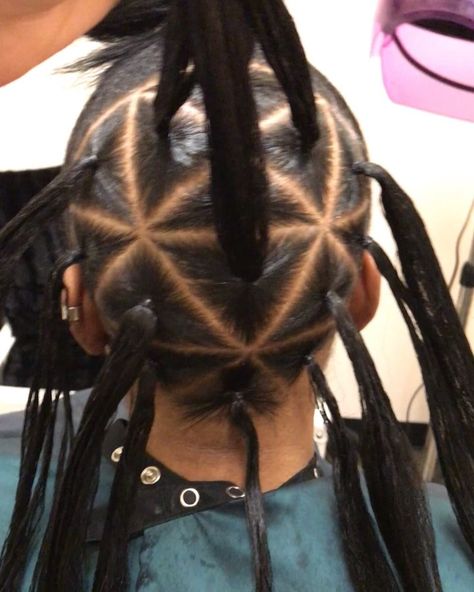 Triangle parts in preparation for jumbo box braids 💎 Triangle Part Jumbo Knotless Braids, Triangle Parts Box Braids, Box Braids Triangle Parts, Jumbo Box Braid Parts, Jumbo Braids Triangle Parts, Kids Box Braids, Triangle Braids, Triangle Box Braids, Braided Hairdo