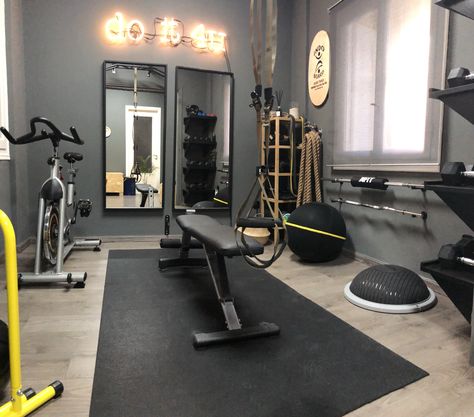 Bedroom Gym Ideas, Personal Training Studio Design, Gym Decor Ideas, Gym Decorating Ideas, Gym At Home Ideas, Mini Gym At Home, Mini Gym At Home Ideas, Workout Studio, Small Home Gym Ideas