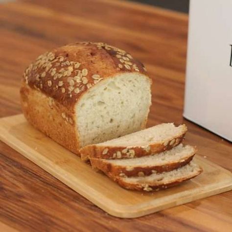 Easy Sourdough Sandwich Bread with Honey and Oats - Pursuit of Homemaking Maple Oat Sourdough Sandwich Bread, Honey Oat Sourdough Sandwich Bread, Sourdough Oatmeal Bread, Honey Oat Sourdough Bread, Sourdough Essentials, Soft Sourdough Bread, Dough Starter Recipe, Bread With Honey, Sourdough Sandwich Bread