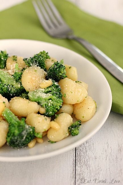 Gnocchi With Broccoli, Butter Gnocchi, Broccoli Gratin, Browned Butter, Gnocchi Recipes, Broccoli Recipes, Veggie Sides, Brown Butter, Tortellini