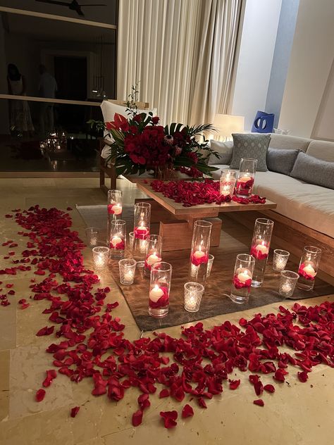 Valentine Room, Date Night Decor, Candle Light Dinner Ideas, Romantic Home Dates, Valentine Day Aesthetic, Romantic Candle Dinner, Nail Valentine, Romantic Dinner Decoration, Romantic Room Surprise