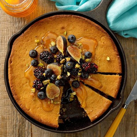 Cottagecore Dinner, Fall Birthday Cakes, Cottagecore Recipes, Honey Cake Recipe, Cake Mug, Iron Skillet Recipes, Cast Iron Skillet Recipes, Baked Treats, Cast Iron Recipes