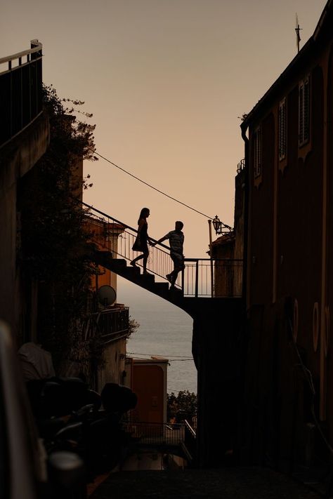 Positano Italy, Dark Academia Aesthetic, Academia Aesthetic, A Bridge, 인물 사진, Two People, Couple Aesthetic, Positano, Cute Couple Pictures