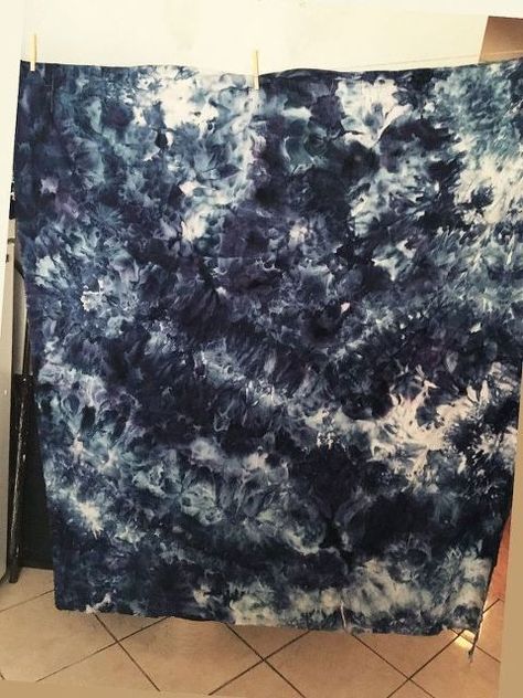 ice dyed linen beach picnic blanket, crafts, how to, outdoor living, reupholster Denim Rag Quilt, Shibori Diy, Avocado Dyeing, Tie Dye Ideas, Mother Daughter Projects, Diy Tie Dye, Dyeing Fabric, Dye Techniques, Fabric Dyeing