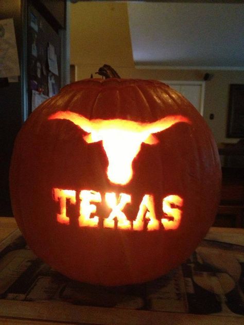 Longhorn spirit for Halloween.... Longhorn Pumpkin Carving, Pumpkins Designs, Longhorn Football, Halloween Pumpkin Crafts, Texas Lone Star, Cute Pumpkin Carving, Texas Humor, Ut Longhorns, Texas Longhorns Football