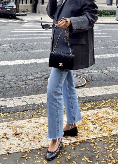 Striped Sweater Outfit, Blazer And Jeans, Ballet Flats Outfit, Flats Outfit, Corporate Outfits, Paris Outfits, Fall Inspo, Future Lifestyle, Virtual Fashion