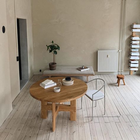 FRAMA on Instagram: “Simple living room setup at the Frama Studio Apartment in Copenhagen, with the Farmhouse Table and KR-180 Daybed. #framacph #frama…” Living Room Setup, Simple Living Room, The Farmhouse, Room Setup, Farmhouse Table, Simple Living, Studio Apartment, Daybed, Copenhagen