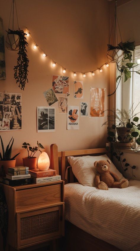 Single Dorm Room Decor, Dorm Common Room Decor, Simple Dorm Room Ideas, Small Room Decor Ideas, Trendy Dorm Room, Dorm Room Decor Ideas, Dorm Room Decorating, College Room Decor, Room On A Budget