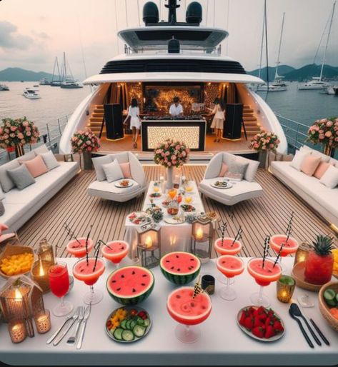 Interior Design Parisian Style, Vibes Azul, Yacht Birthday, Luxury Yacht Party, Party Yacht, Beach Picnic Party, Charter Yacht, Yatch Boat, Bachelorette Party Planning