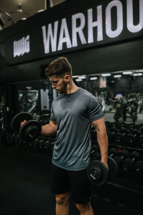 Men Workout Photography, Gym Poses Photo Shoot Men, Gym Photography Men, Man Working Out, Man Gym Aesthetic, Gym Poses For Men, Gym Photoshoot Male, Gym Body Goals, Gym Outfits Aesthetic