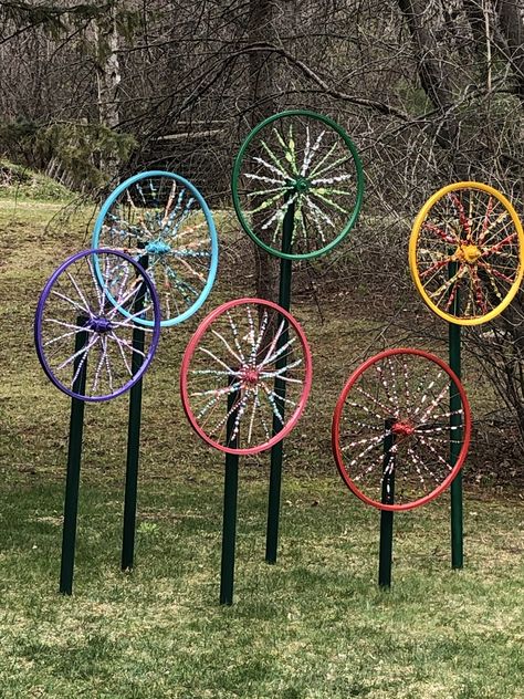 Small Home Garden, Bicycle Art Recycled, Carillons Diy, Wheel Art, Vintage Garden Decor, Metal Yard Art, Garden Art Sculptures Diy, Garden Deco, Home Garden Design