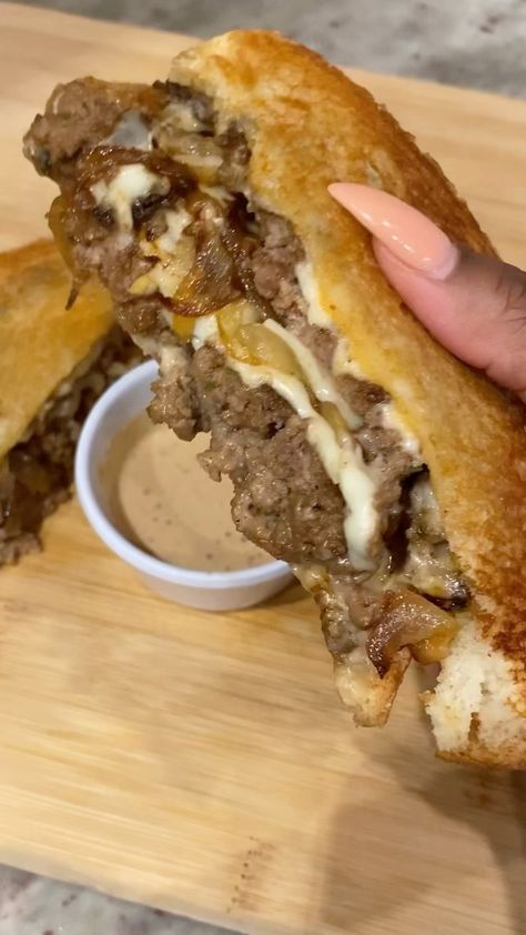 White American Cheese, Ground Beef Patties, Patty Melt Recipe, Beef Patties, Patty Melt, Texas Toast, Food Babe, American Cheese, Beef Recipes Easy