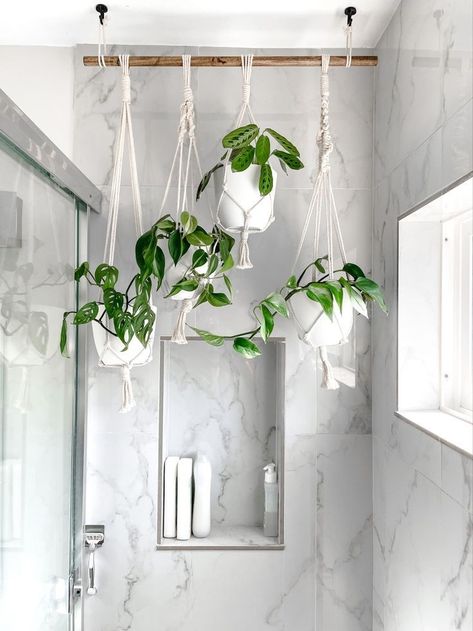 Bathroom Plants No Sunlight, Boho Chic Bathroom Decor, Hanging Plant Ideas, Plant Bar, Bathroom Plants Decor, Minimal Bathroom, Plants Hanging, Bathroom Counter Decor, Plants Wall